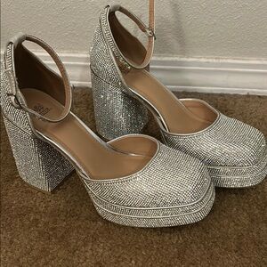 Limited Edition Elegant Silver Platform Heels